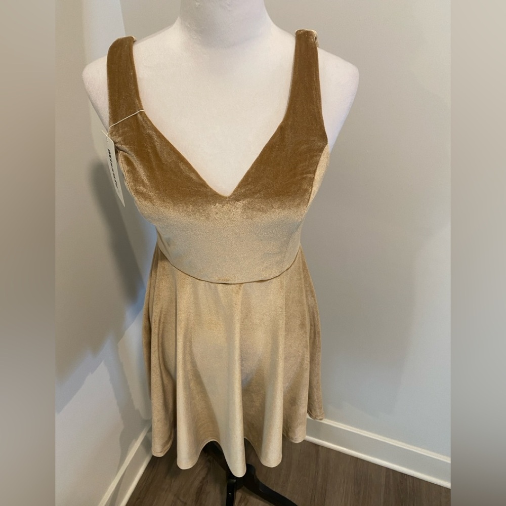 Missufe Chic Carmel Mini Dress. Sleeveless V-Neck, flare skirt, zippered back